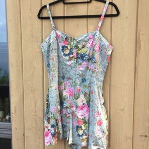 Floral romper with pockets